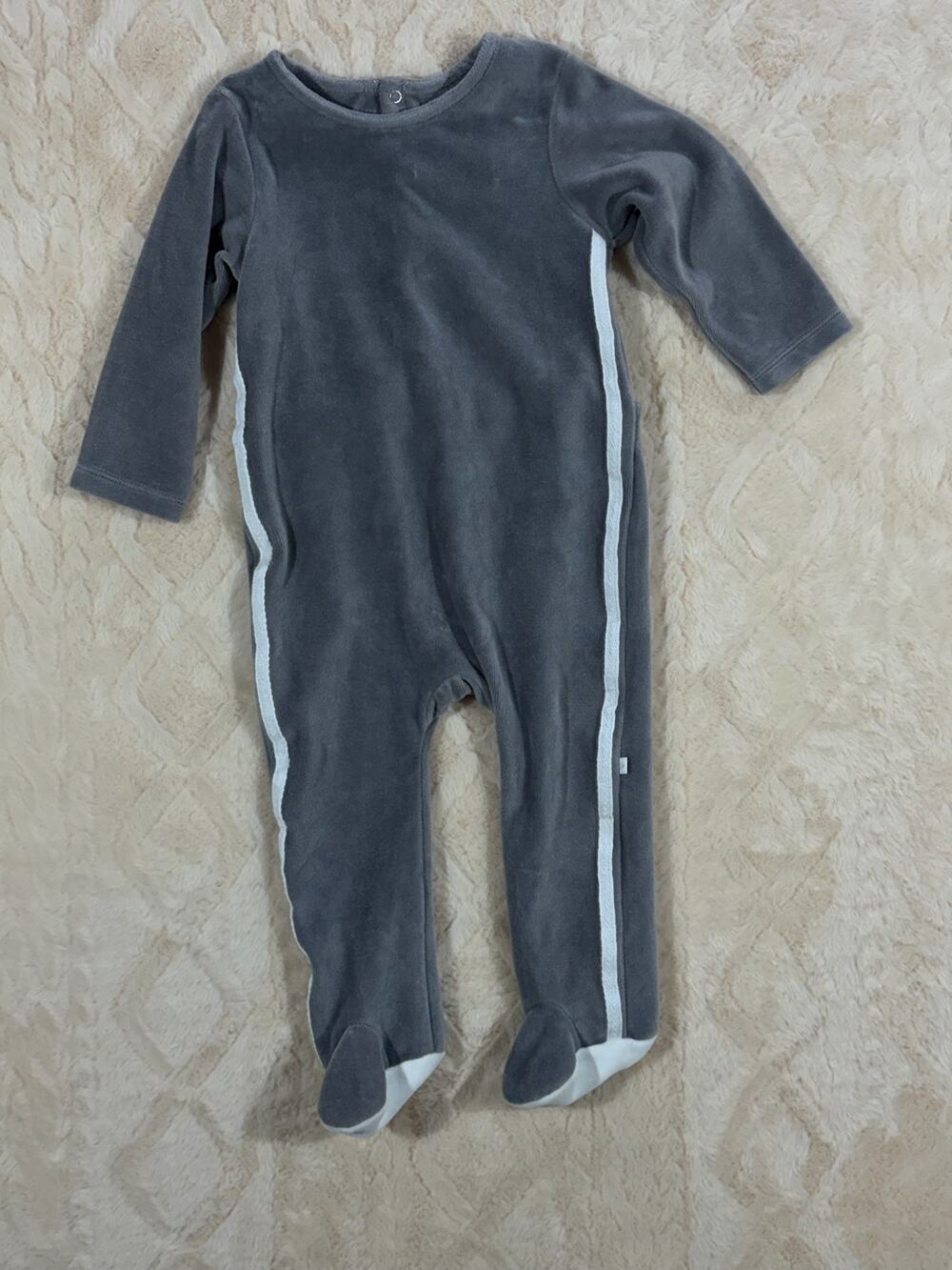 Briobebe Baby 12M Gray Velour Footed Onesie One Piece Soft EUC